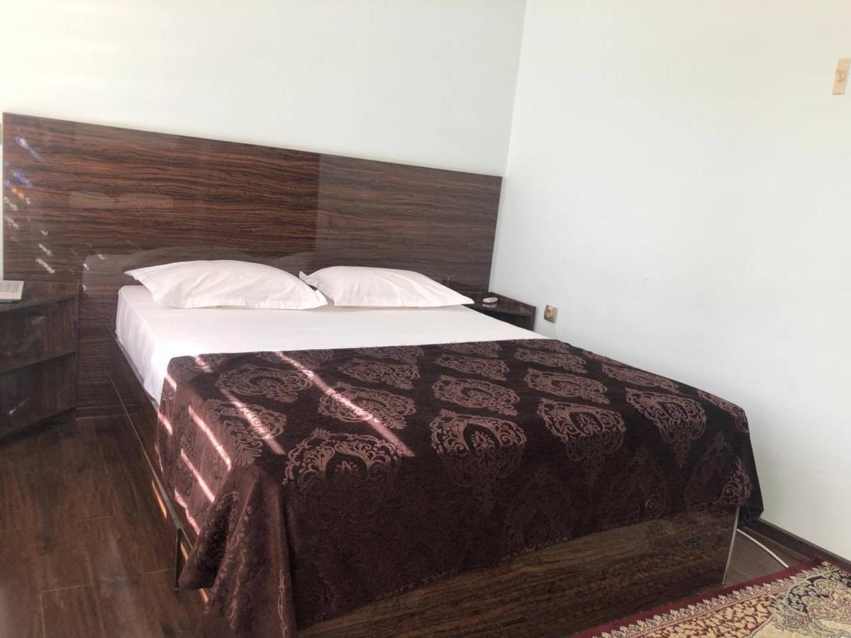 Admiral Hotel Termez Bagian luar foto