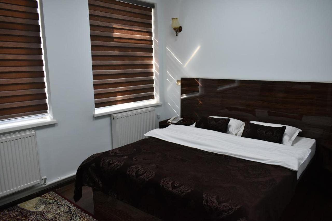 Admiral Hotel Termez Bagian luar foto