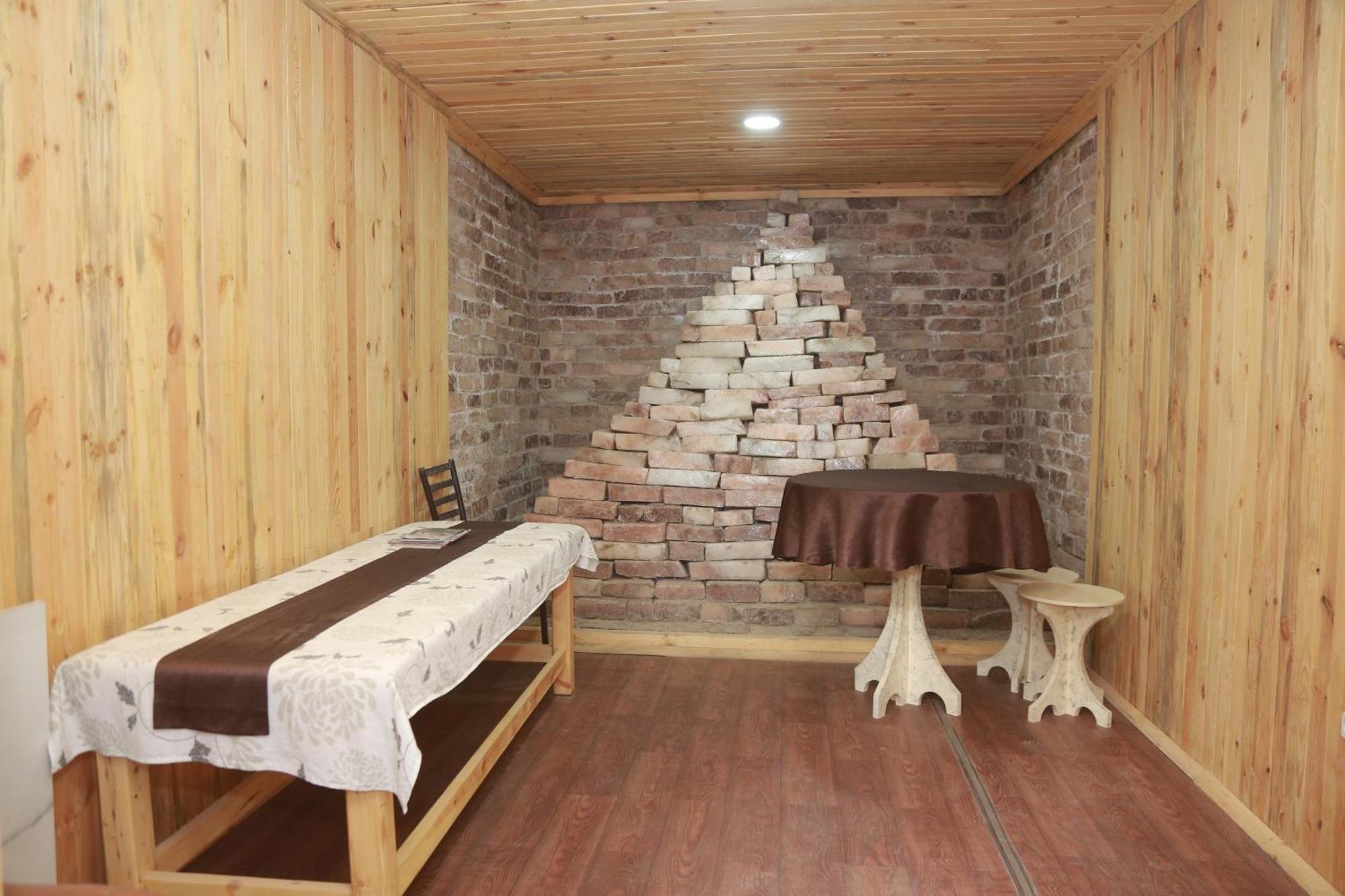 Admiral Hotel Termez Bagian luar foto
